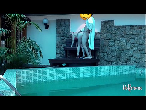 ❤️ Bòs envite sèvant nan pisin lan, men li pa t 'kapab reziste yon cho ☑ Videyo fout nan pònografi ht.hentai-ita.ru ❤